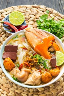  Bún Cá: An Explosively Flavorful Harmony of Aromatic Broth and Freshly Grilled Fish Fillet!