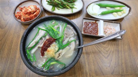 Dwaeji Gukbap: A Savory Symphony Meets Umami Explosion in Busan!