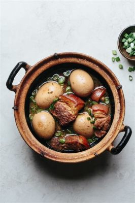  Braised Pork Belly with Caramelized Sweet Potatoes: A Symphony of Savory Umami and Tangy Sweetness?