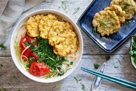 Bún Chả Cá: A Symphony of Fresh Herbs and Crispy Fried Fish Delights Your Palate