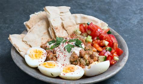  Foul Medames: A Rich and Spicy Egyptian Breakfast Treat That Will Transport Your Taste Buds to Another Dimension!