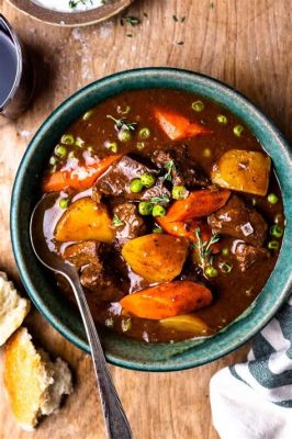  Heihe Wild Mushroom and Deer Meat Stew: A Rustic Symphony of Forest Flavors and Hearty Mountain Fare!