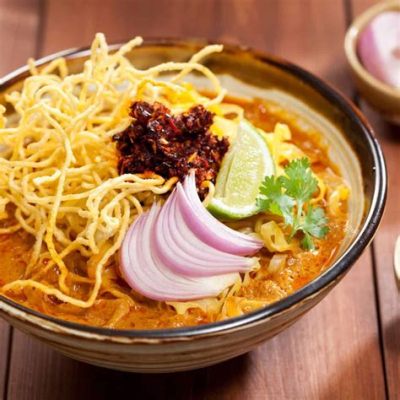  Khao Soi: Experience the Soul-Stirring Harmony of Creamy Coconut Curry and Crispy Fried Noodles!