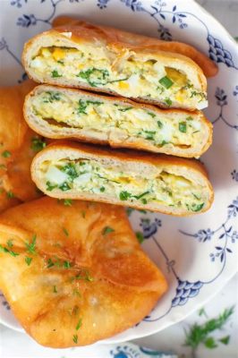 Pirozhki: A Savory Symphony of Dough and Delightful Fillings!