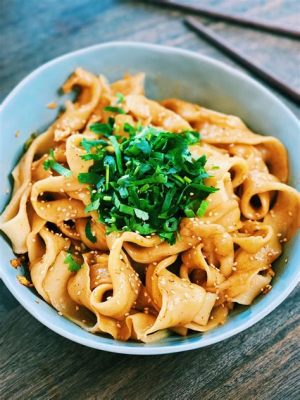  Spicy and Tangy Hand-Ripped Noodles: How Can Such Simple Ingredients Create a Culinary Symphony in Yuncheng?