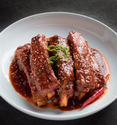  Spicy Braised Pork Ribs: A Dish Where Savory Umami Meets Tangy Chili Heat?