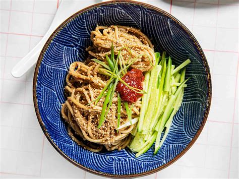  Spicy Sesame Cold Noodles:  A Refreshing Tangy Symphony that Dances on your Tongue!