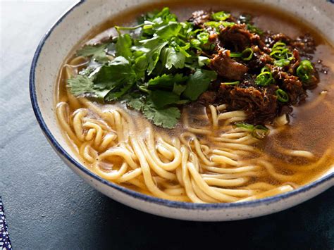  Spicy Sheep Soup with Noodles: Can This Aromatic Culinary Symphony Transport You Straight to Jiayuguan City?