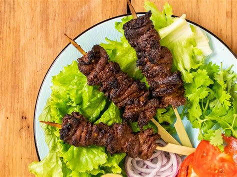 Suya! A Spicy Grilled Skewer That Will Tantalize Your Taste Buds and Leave You Craving More