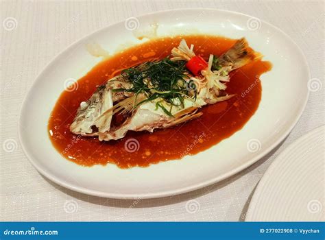  Zhuhai Steamed Fish With Ginger and Garlic: Can Delicate Umami Flavors Truly Dance on Your Palate?